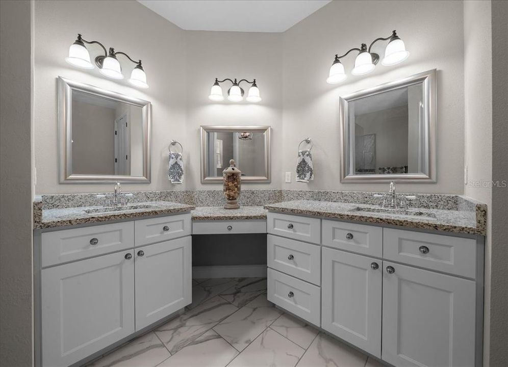 For Sale: $359,000 (3 beds, 2 baths, 1923 Square Feet)