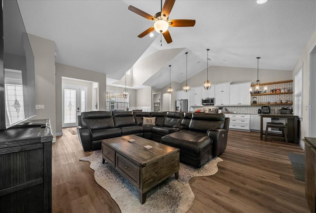 For Sale: $359,000 (3 beds, 2 baths, 1923 Square Feet)