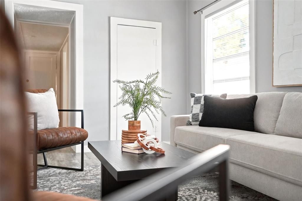 For Sale: $237,000 (2 beds, 1 baths, 638 Square Feet)