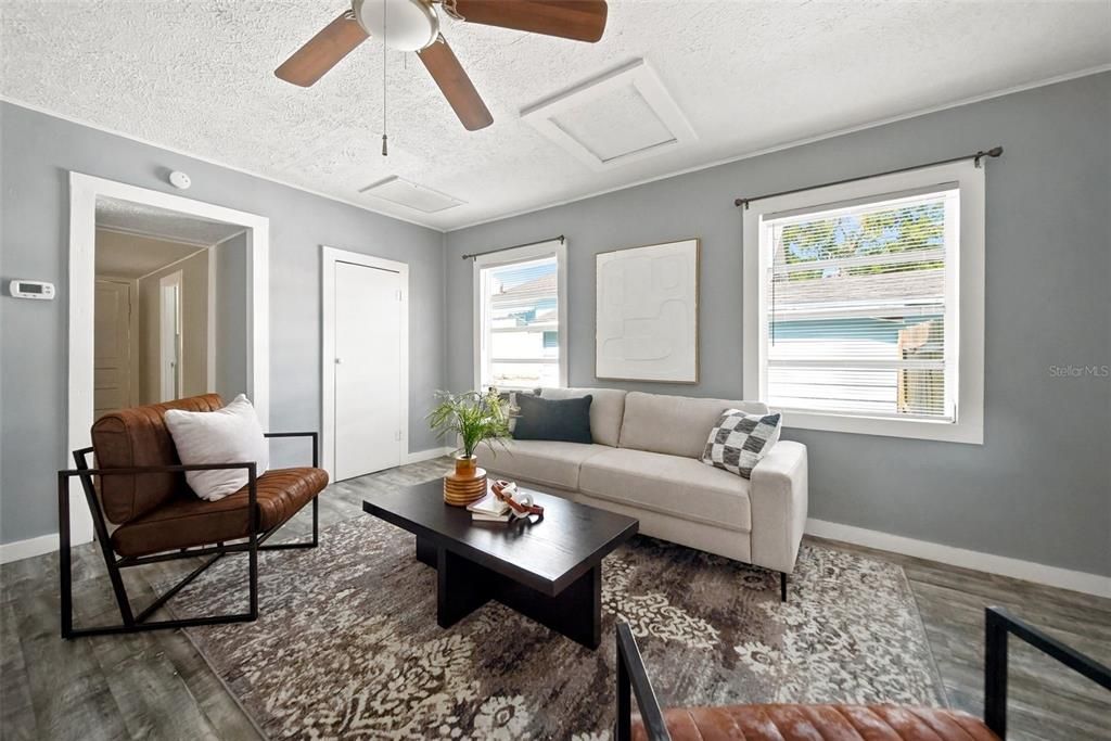For Sale: $237,000 (2 beds, 1 baths, 638 Square Feet)