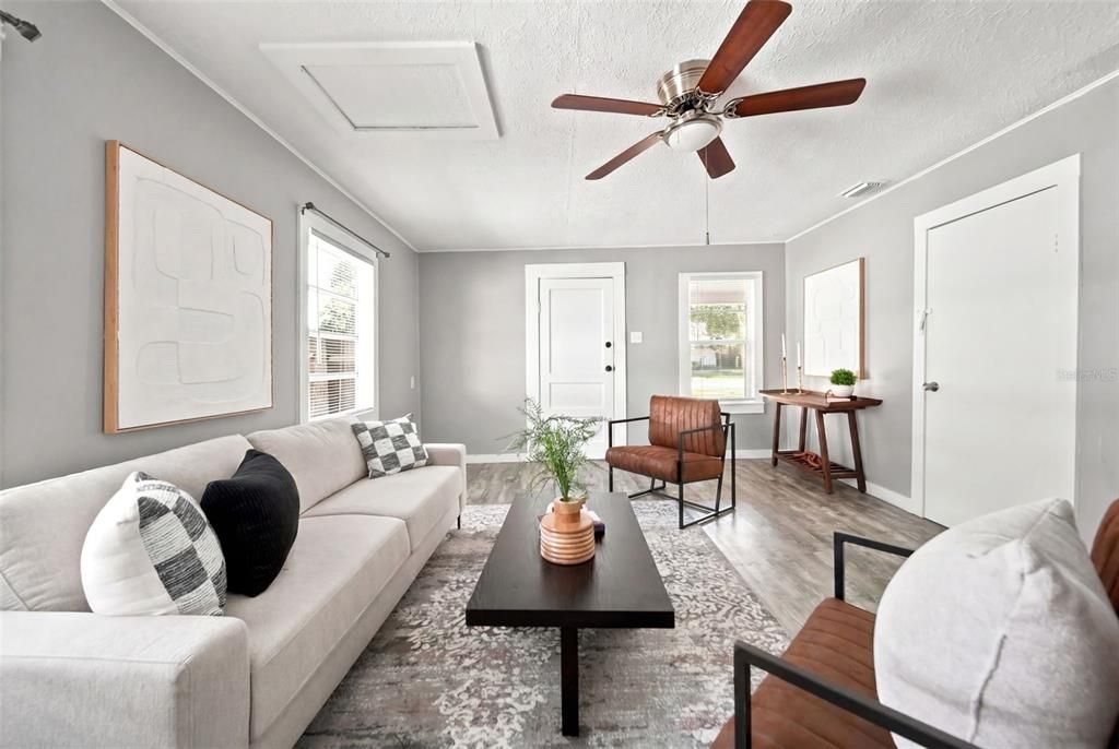 For Sale: $237,000 (2 beds, 1 baths, 638 Square Feet)