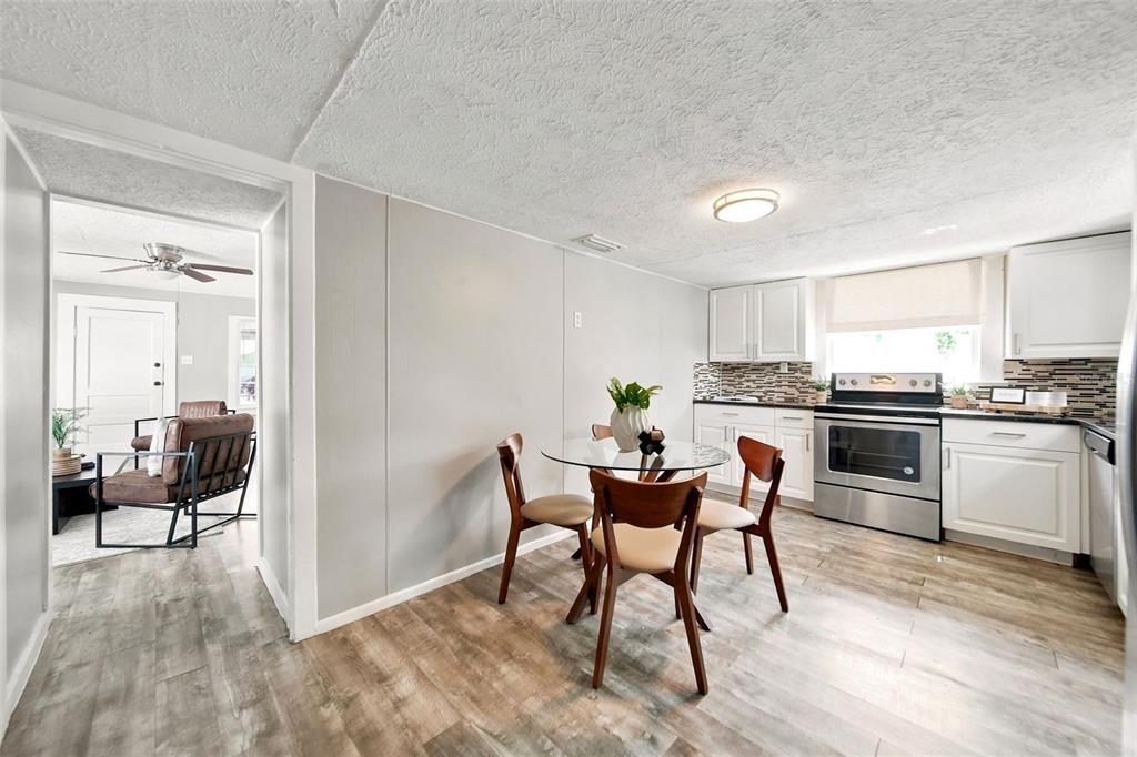 For Sale: $237,000 (2 beds, 1 baths, 638 Square Feet)