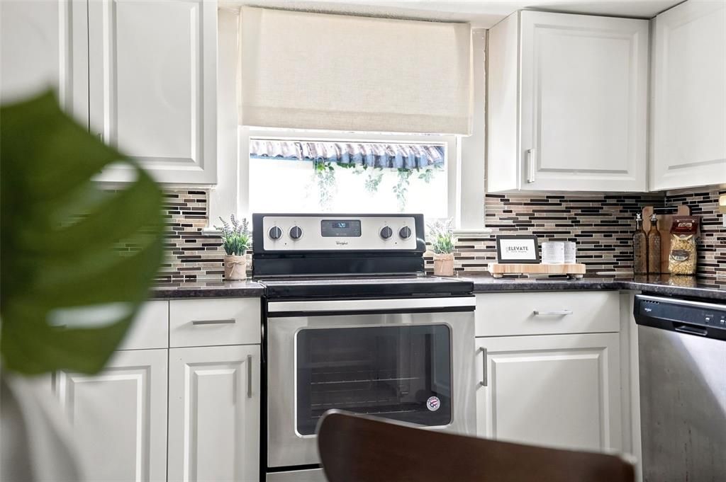 For Sale: $237,000 (2 beds, 1 baths, 638 Square Feet)