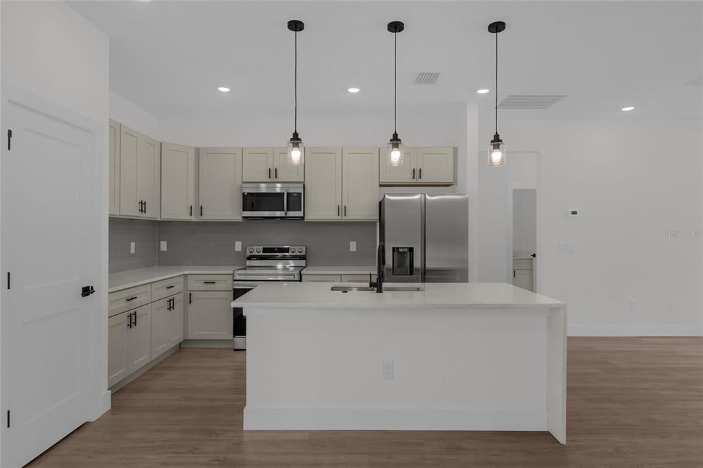 For Sale: $284,000 (3 beds, 2 baths, 1627 Square Feet)