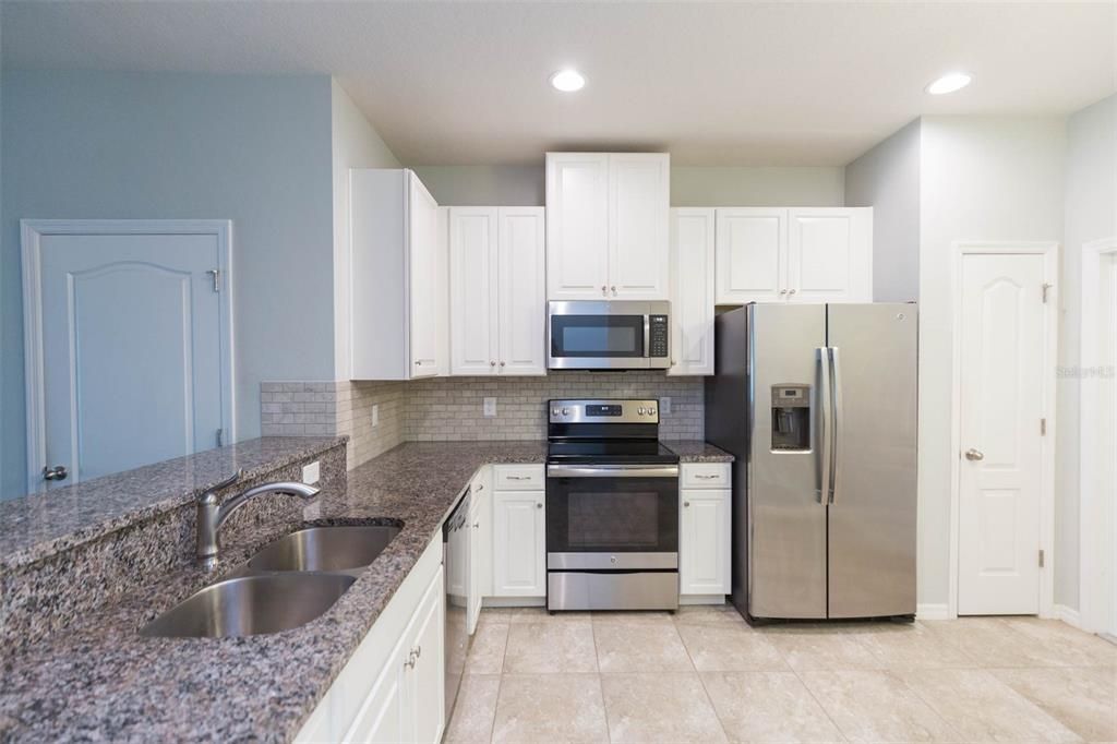 For Rent: $2,200 (3 beds, 2 baths, 1444 Square Feet)