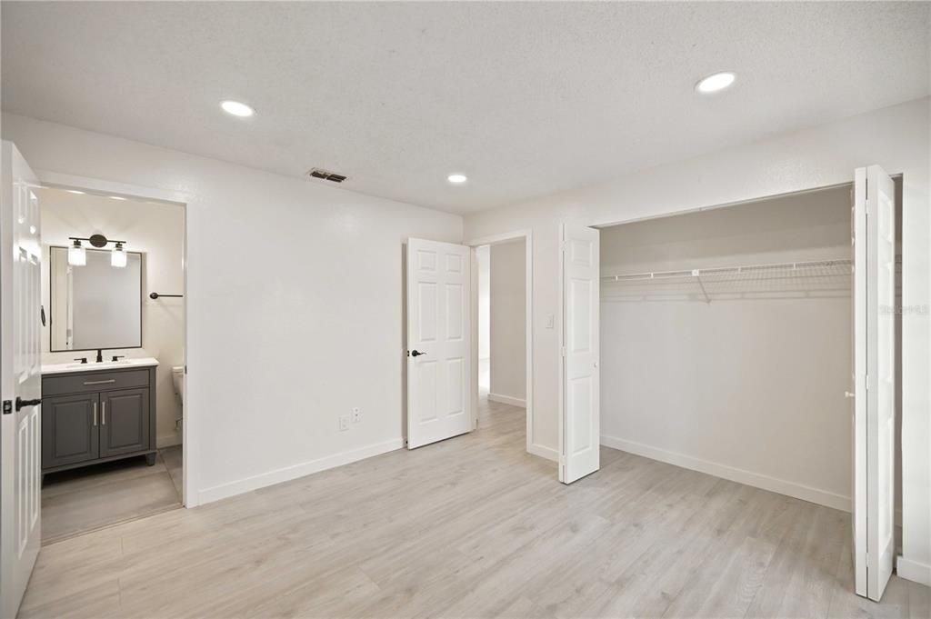 For Sale: $579,000 (8 beds, 0 baths, 3417 Square Feet)