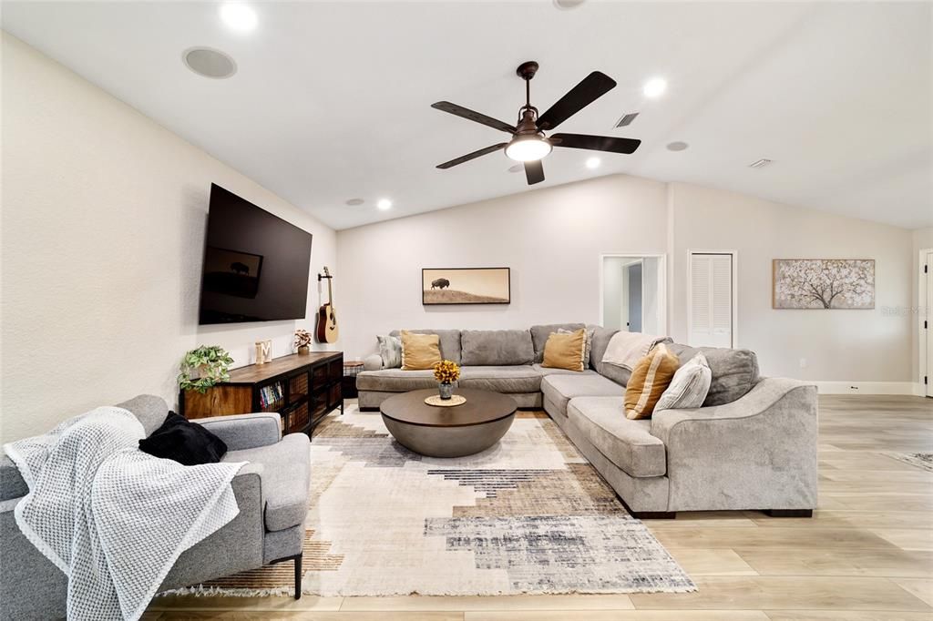 For Sale: $490,000 (3 beds, 2 baths, 2465 Square Feet)