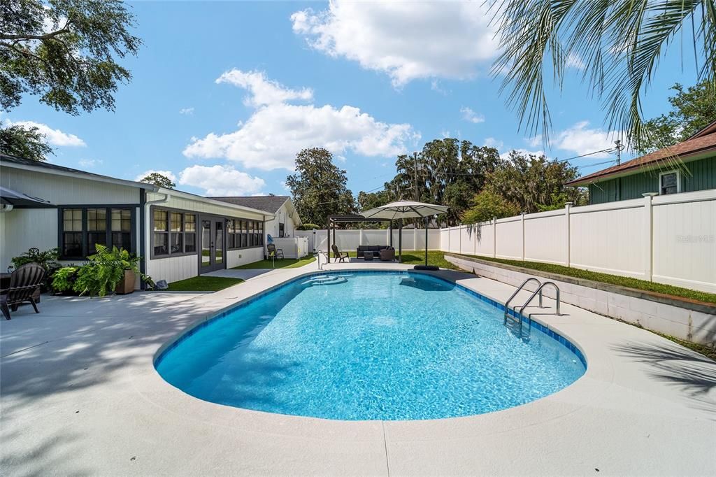 For Sale: $490,000 (3 beds, 2 baths, 2465 Square Feet)