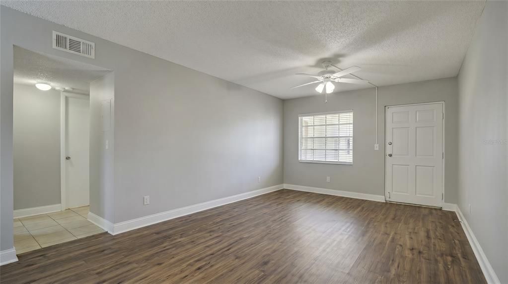For Rent: $1,595 (2 beds, 1 baths, 810 Square Feet)