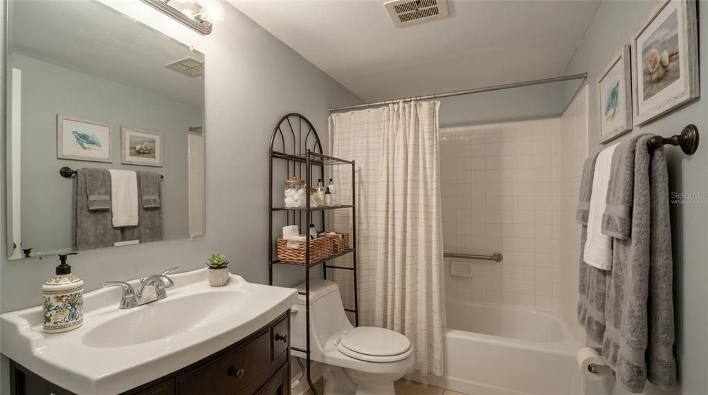 For Rent: $1,595 (2 beds, 1 baths, 810 Square Feet)