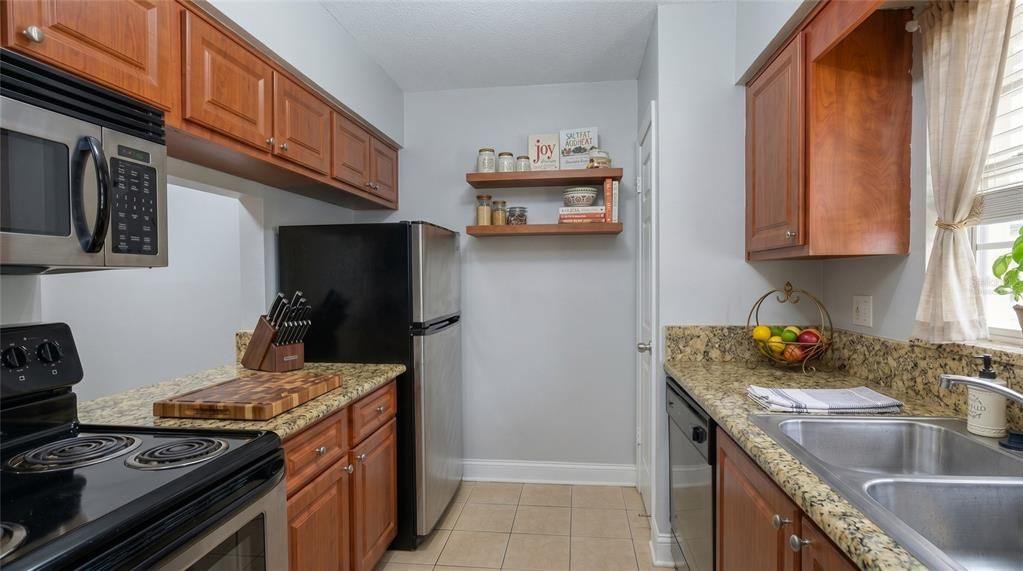 For Rent: $1,595 (2 beds, 1 baths, 810 Square Feet)