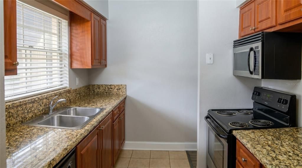 For Rent: $1,595 (2 beds, 1 baths, 810 Square Feet)