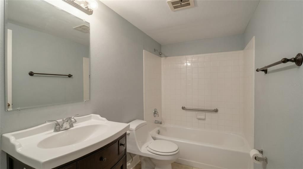 For Rent: $1,595 (2 beds, 1 baths, 810 Square Feet)