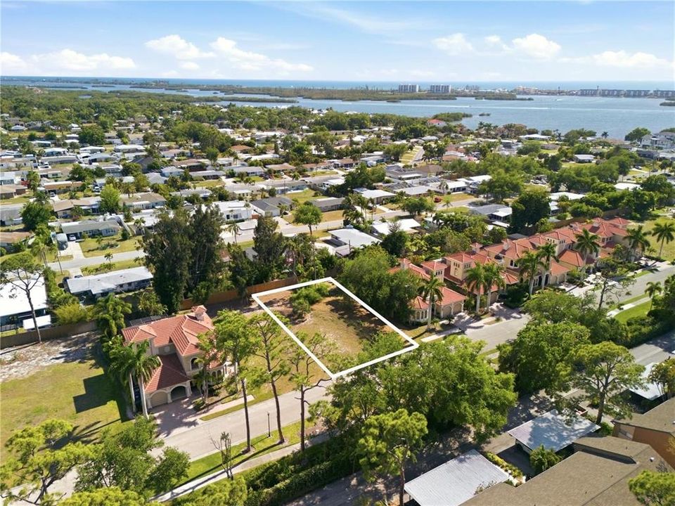 На продажу: $289,000 (0.17 acres)