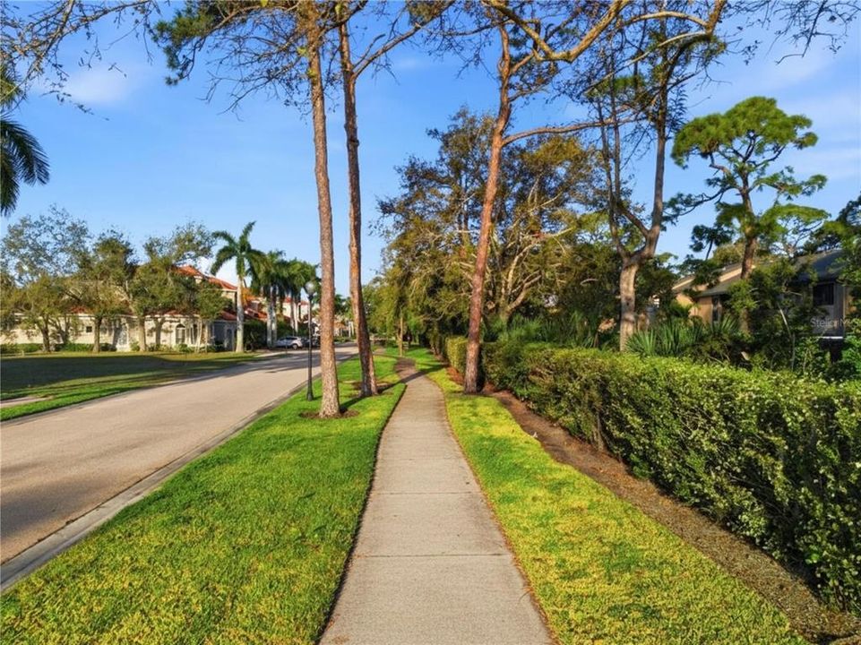 На продажу: $289,000 (0.17 acres)