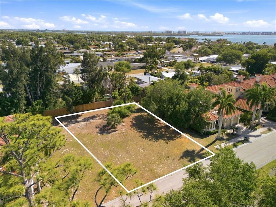На продажу: $289,000 (0.17 acres)