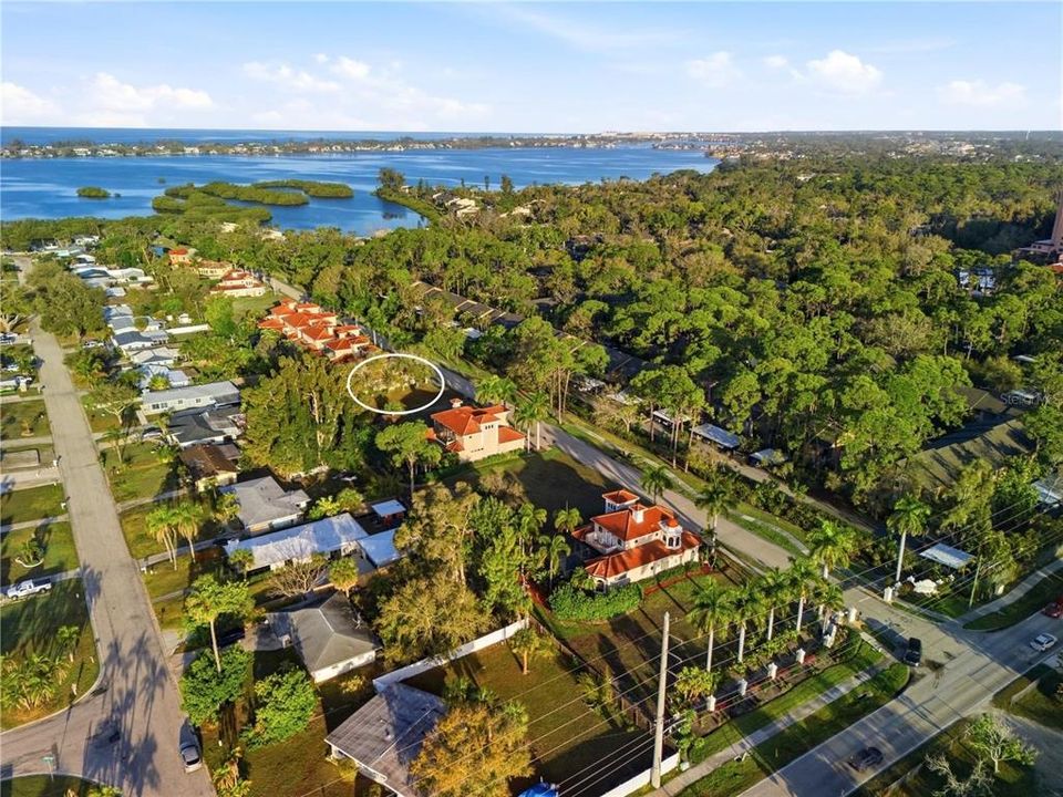 На продажу: $289,000 (0.17 acres)