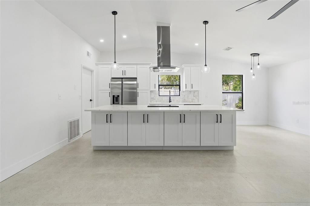 For Sale: $399,000 (3 beds, 2 baths, 1204 Square Feet)