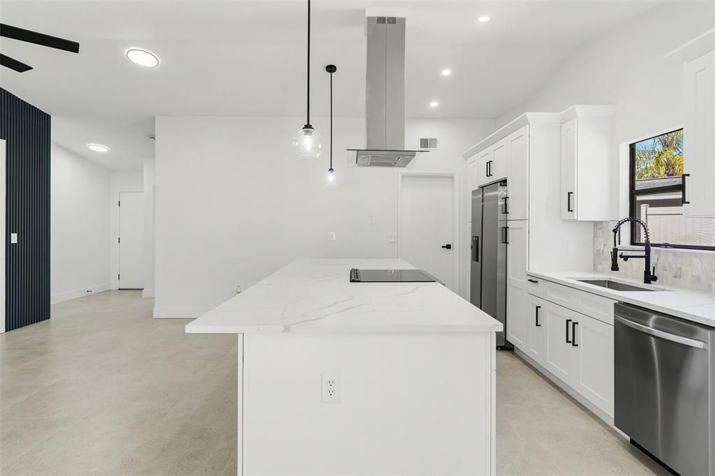 For Sale: $399,000 (3 beds, 2 baths, 1204 Square Feet)