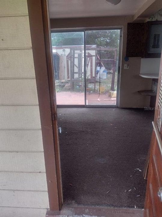 For Sale: $79,999 (2 beds, 1 baths, 841 Square Feet)