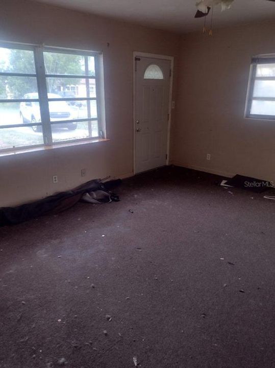 For Sale: $79,999 (2 beds, 1 baths, 841 Square Feet)