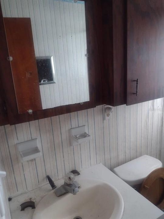 For Sale: $79,999 (2 beds, 1 baths, 841 Square Feet)
