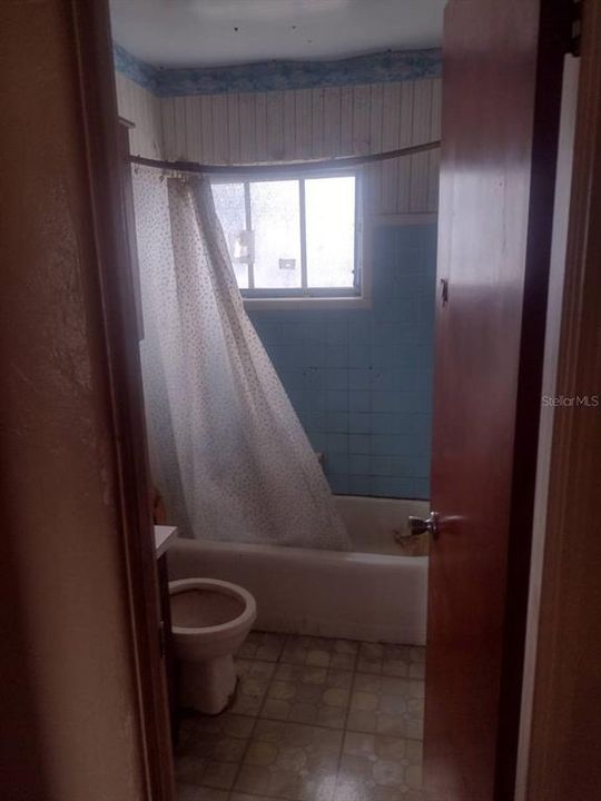 For Sale: $79,999 (2 beds, 1 baths, 841 Square Feet)
