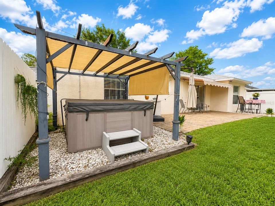 На продажу: $279,900 (3 спален, 2 ванн, 1119 Квадратных фут)
