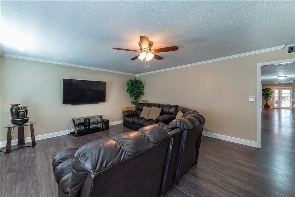 For Sale: $672,000 (4 beds, 2 baths, 3122 Square Feet)