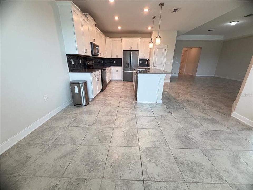 For Rent: $2,600 (4 beds, 2 baths, 2414 Square Feet)