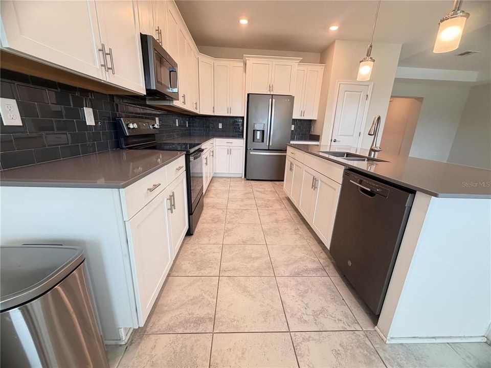 For Rent: $2,600 (4 beds, 2 baths, 2414 Square Feet)