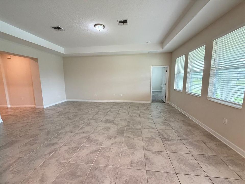 For Rent: $2,600 (4 beds, 2 baths, 2414 Square Feet)