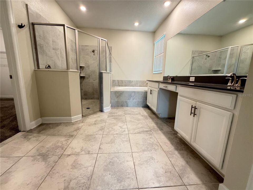 For Rent: $2,600 (4 beds, 2 baths, 2414 Square Feet)