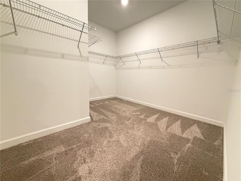 For Rent: $2,600 (4 beds, 2 baths, 2414 Square Feet)