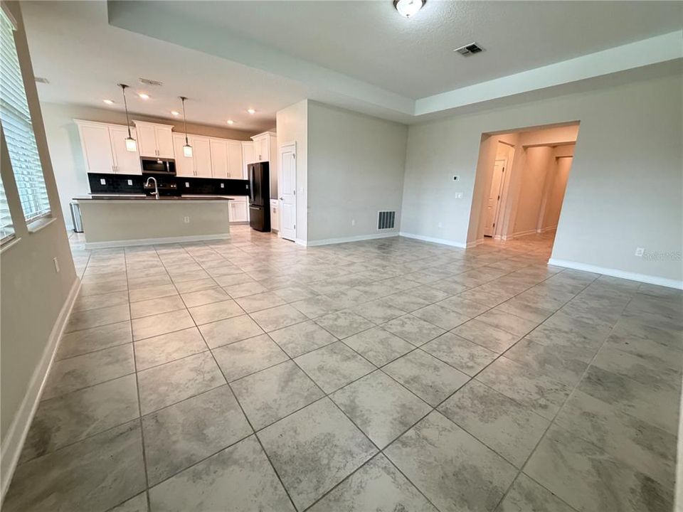 For Rent: $2,600 (4 beds, 2 baths, 2414 Square Feet)