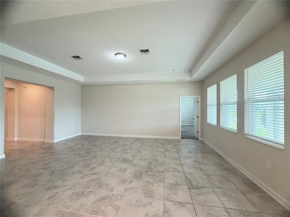 For Rent: $2,600 (4 beds, 2 baths, 2414 Square Feet)
