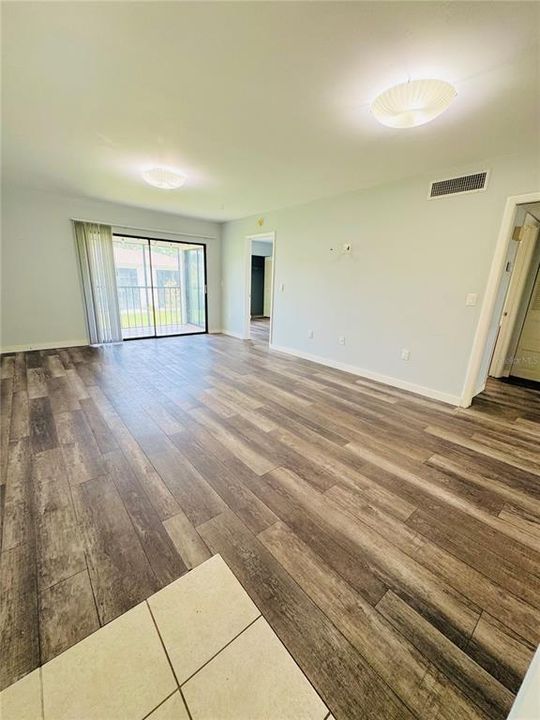 На продажу: $179,950 (2 спален, 2 ванн, 879 Квадратных фут)
