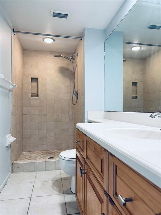 На продажу: $179,950 (2 спален, 2 ванн, 879 Квадратных фут)