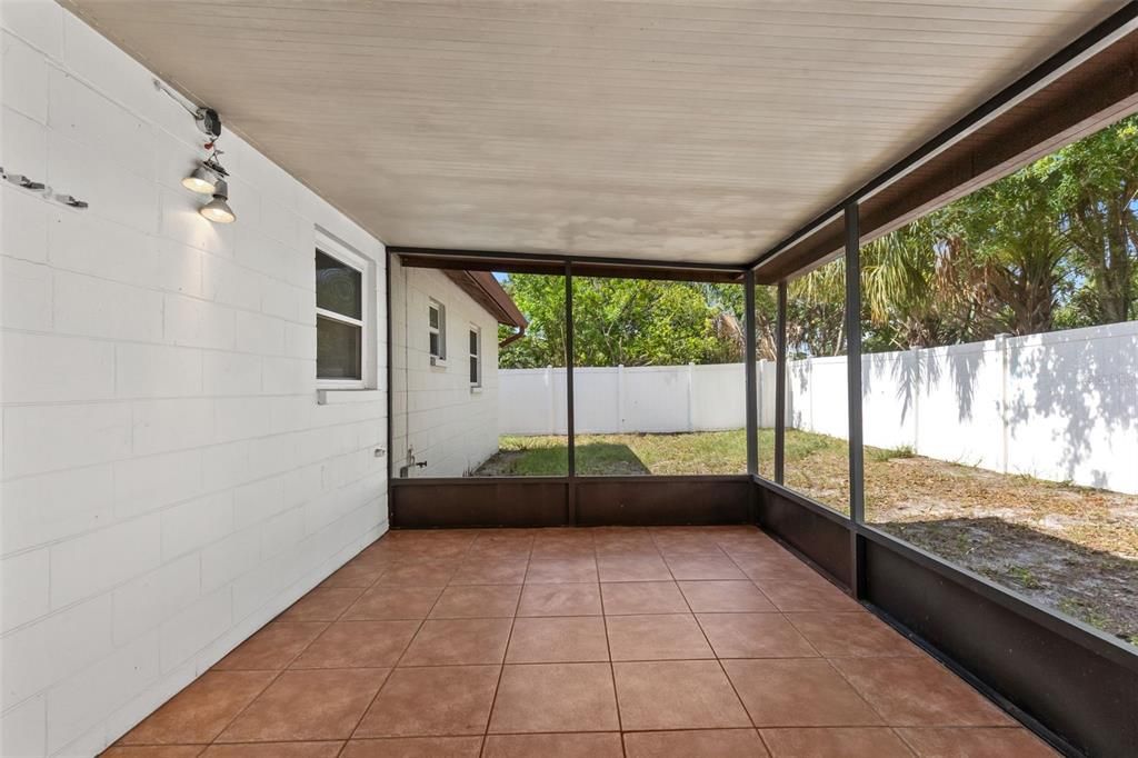 For Sale: $379,000 (4 beds, 2 baths, 1313 Square Feet)