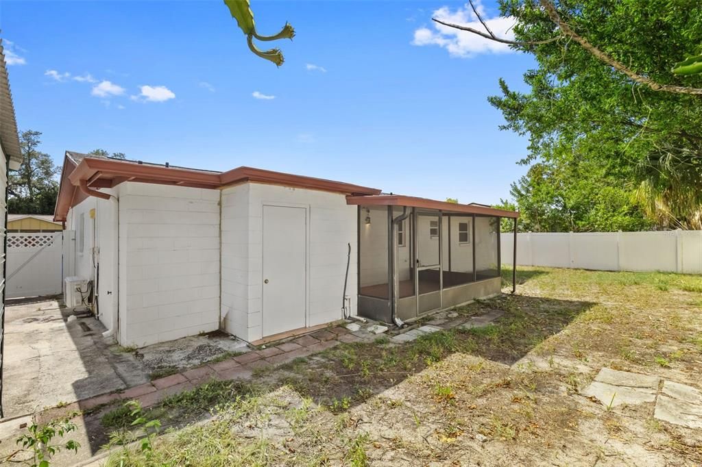 For Sale: $379,000 (4 beds, 2 baths, 1313 Square Feet)