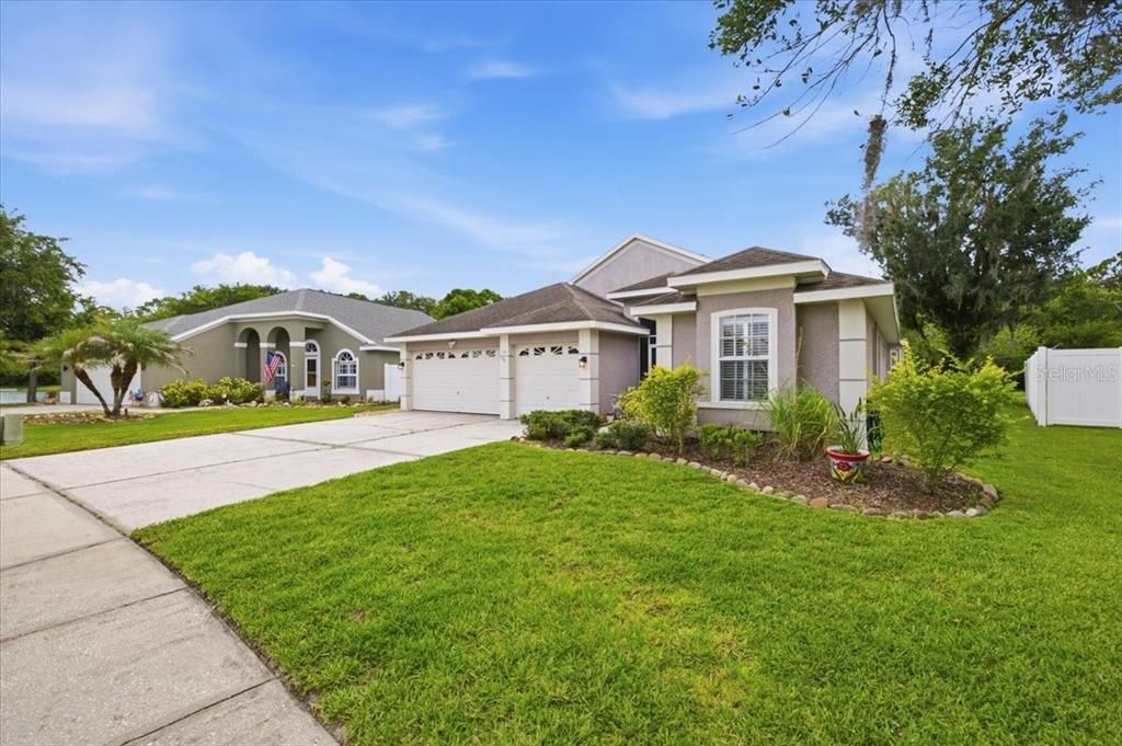 For Sale: $569,000 (3 beds, 2 baths, 1656 Square Feet)