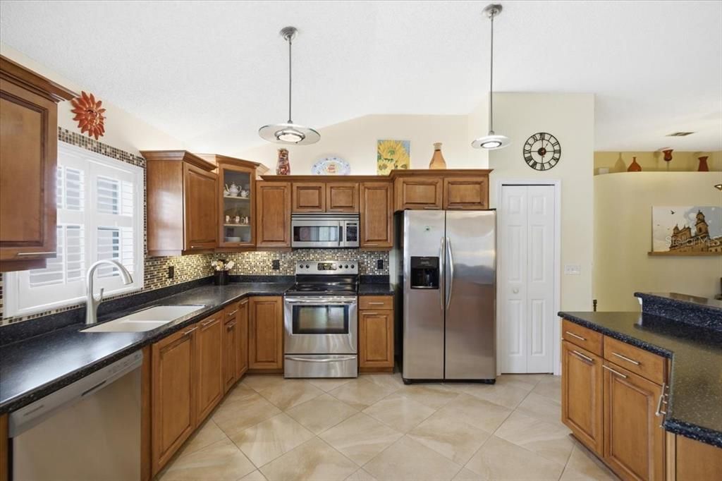 For Sale: $569,000 (3 beds, 2 baths, 1656 Square Feet)