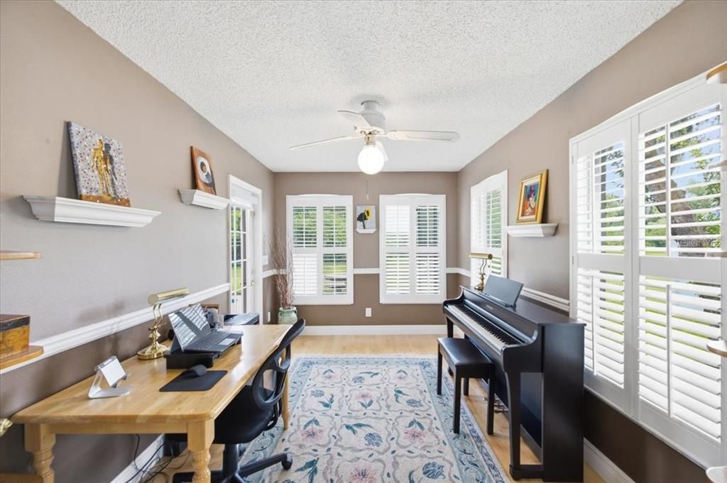 For Sale: $569,000 (3 beds, 2 baths, 1656 Square Feet)