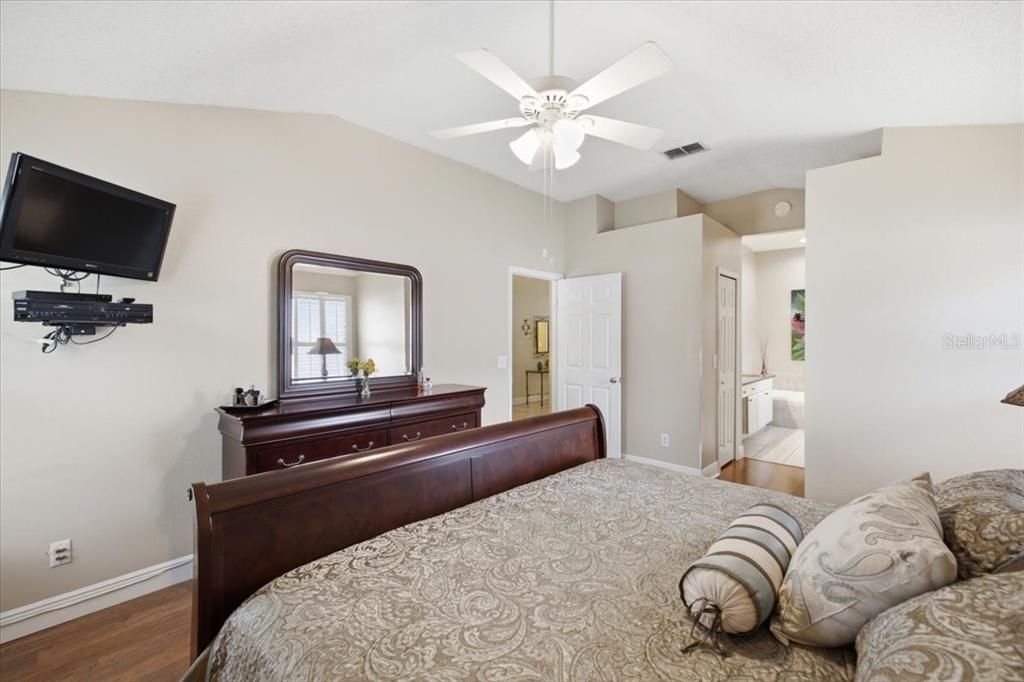 For Sale: $569,000 (3 beds, 2 baths, 1656 Square Feet)