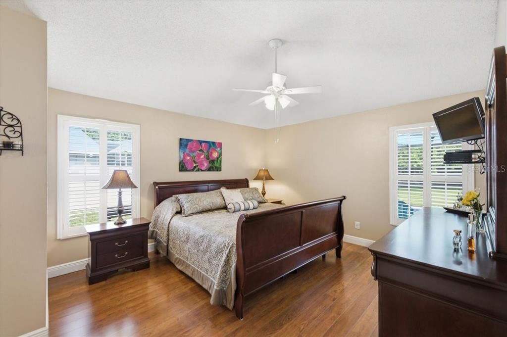For Sale: $569,000 (3 beds, 2 baths, 1656 Square Feet)