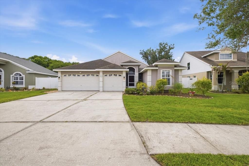 For Sale: $569,000 (3 beds, 2 baths, 1656 Square Feet)