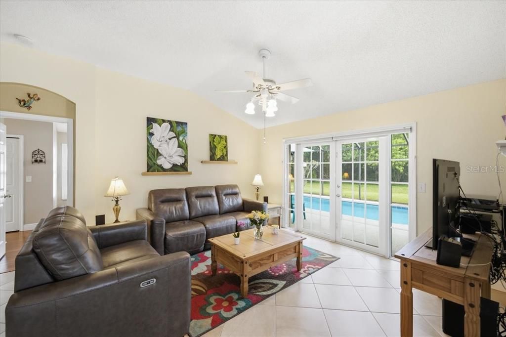 For Sale: $569,000 (3 beds, 2 baths, 1656 Square Feet)