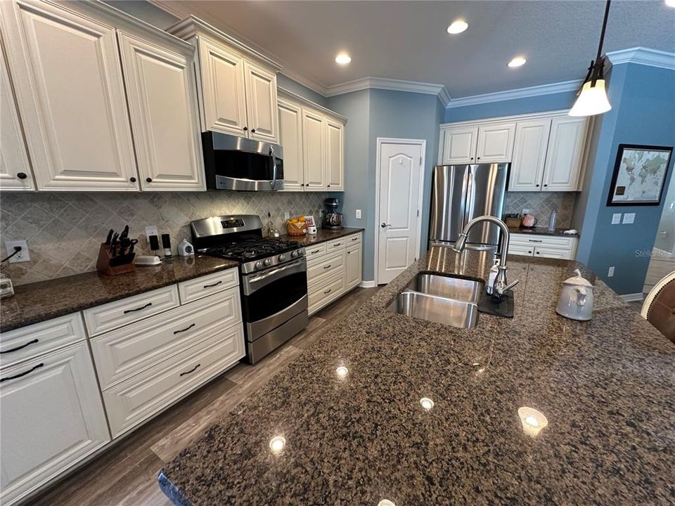 For Sale: $619,000 (3 beds, 2 baths, 2222 Square Feet)