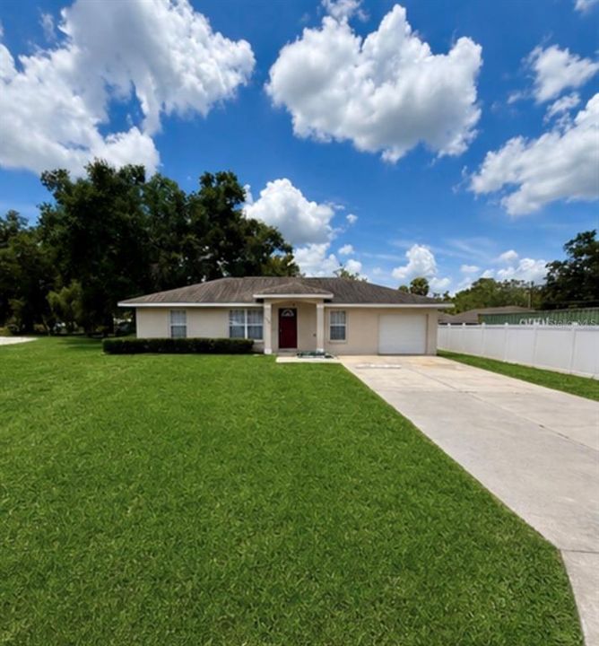 For Rent: $1,550 (3 beds, 2 baths, 1040 Square Feet)