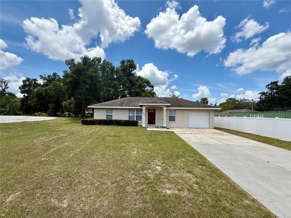 For Rent: $1,550 (3 beds, 2 baths, 1040 Square Feet)